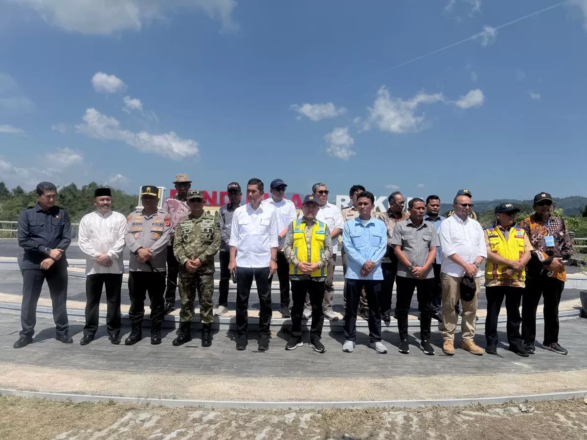 Peresmian ini menjadi bagian dari peresmian serentak lima bendungan di berbagai provinsi yang dipusatkan di Bendungan Meninting, Lombok, Provinsi Nusa Tenggara Barat. &lrm;