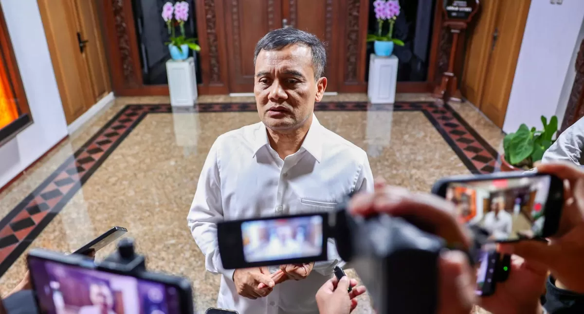 Gubernur Jateng, Ahmad Luthfi saat memberikan keterangan kepada wartawan