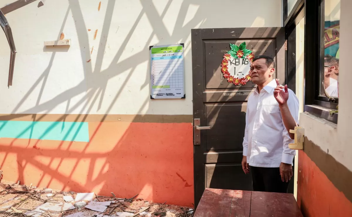 Gubernur Ahmad Luthfi meninjau SDN 03 Sendangmulyo yang rusak 