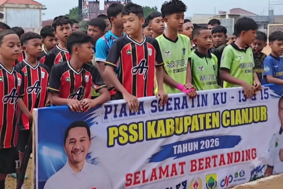 Pembukaan kejuaraan sepak bola antarklub Piala Soeratin KU-13 dan KU-15 di Lapang Badak Putih, Sabtu (1/8/2026). (kabarsatu.id/ foto: istimewa)