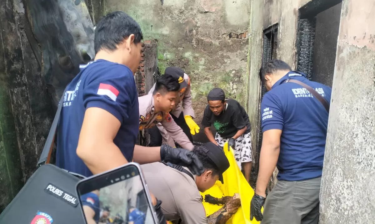 Polisi lakukan olah TKP kebakaran rumah di Dukuhturi 