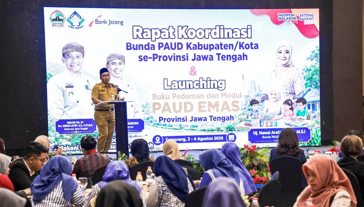 Taj Yasin memberikan sambutan dalam kegiatan rapat koordinasi Bunda Paud di Semarang 