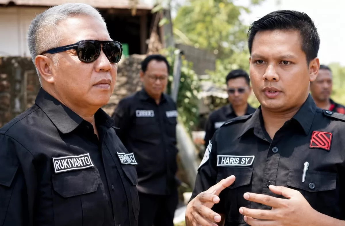 Ketua Komisi C DPRD Kota Semarang, Rukiyanto (kiri) dan Kepala BLU Trans Semarang, Haris Setyo Yunanto (kanan) usai sidak mengunjungi Garasi Koridor VI. (KabarSatu.id/ dokumentasi BLU Trans Semarang)