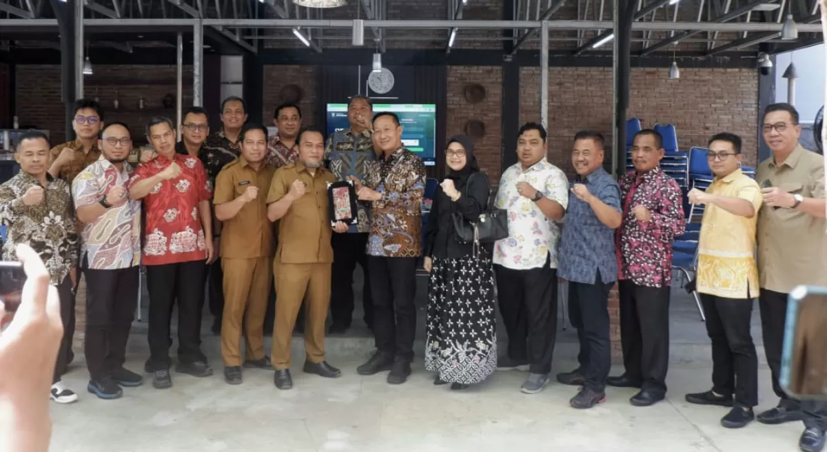 Rombongan DPRD Kota Semarang usai diskusi bersama DKIS Kota Cirebon. (KabarSatu.id/ foto: DKIS Kota Cirebon)