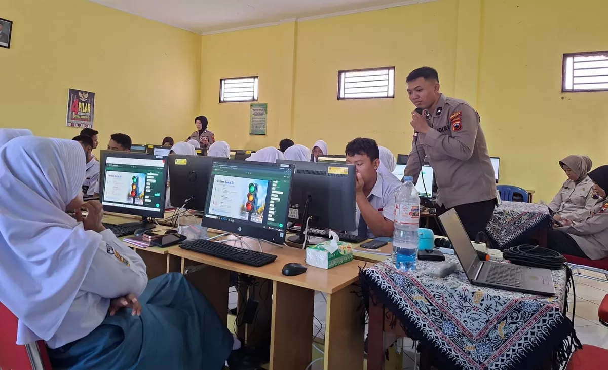 Pelajar SMKN 2 Demak Dikenalkan Pemanfaatan AI