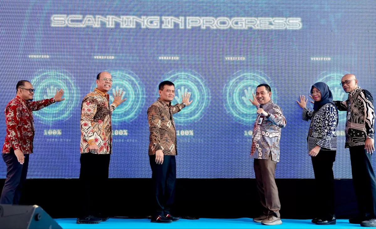 Gubernur Luthfi (tengah) saat membuka Gebyar Fest 81 di Kantor Pusat Bank Jateng, Jalan Pemuda, Semarang