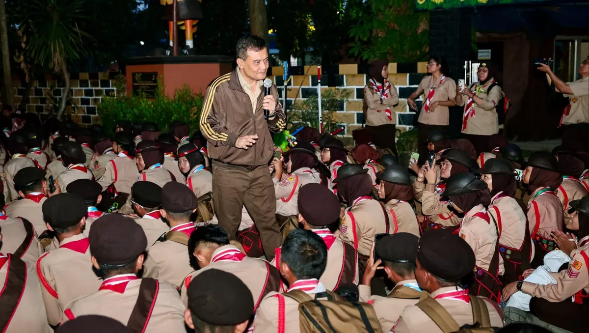 Gubernur Luthfi menyapa anggota Gerakan Pramuka Jawa Tengah saat mengikuti Jambore Nasional ke-XII di Bumi Perkemahan Cibubur. (Kabarsatu.id / Foto: Humas Jateng )