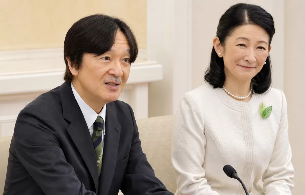 Putra Mahkota Akishino bersama Putri Mahkota Kiko saat memberikan keterangan pers di Tokyo, Jepang, Kamis (13/8. Ia menanggapi secara hati-hati terkait revisi Undang-Undang Rumah Tangga Kekaisaran. (KabarSatu.id/ foto: Japan News)