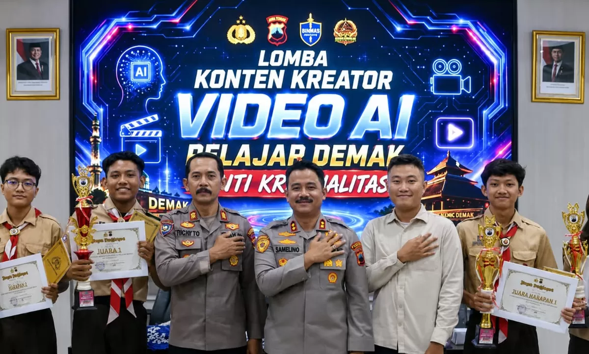 Penyerahan hadiah pemenang Lomba Konten Kreator Video AI Pelajar Demak di Aula Wicaksana Laghawa Polres Demak, Jumat (14/8/2026). (KabarSatu.id/ foto: Polres Demak)