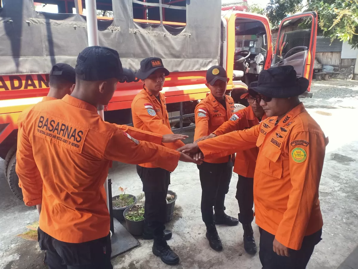 Tim SAR bersiap melakukan pencarian pendaki yang jatuh ke kawah gunung Slamet. (Kabarsatu.id / Foto: SAR Semarang )