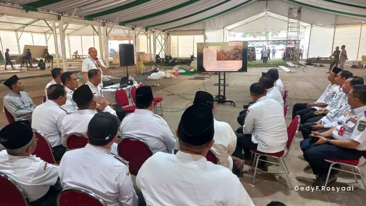 Bupati Jombang Warsubi bersama Wakil Bupati Jombang Salmanuddin dan jajaran Pemkab Jombang mengikuti pemaparan kesiapan venue utama pembukaan Muktamar ke-35 Nahdlatul Ulama (NU), Rabu (19/8). (KabarSatu.id/ foto: tim kontributor)