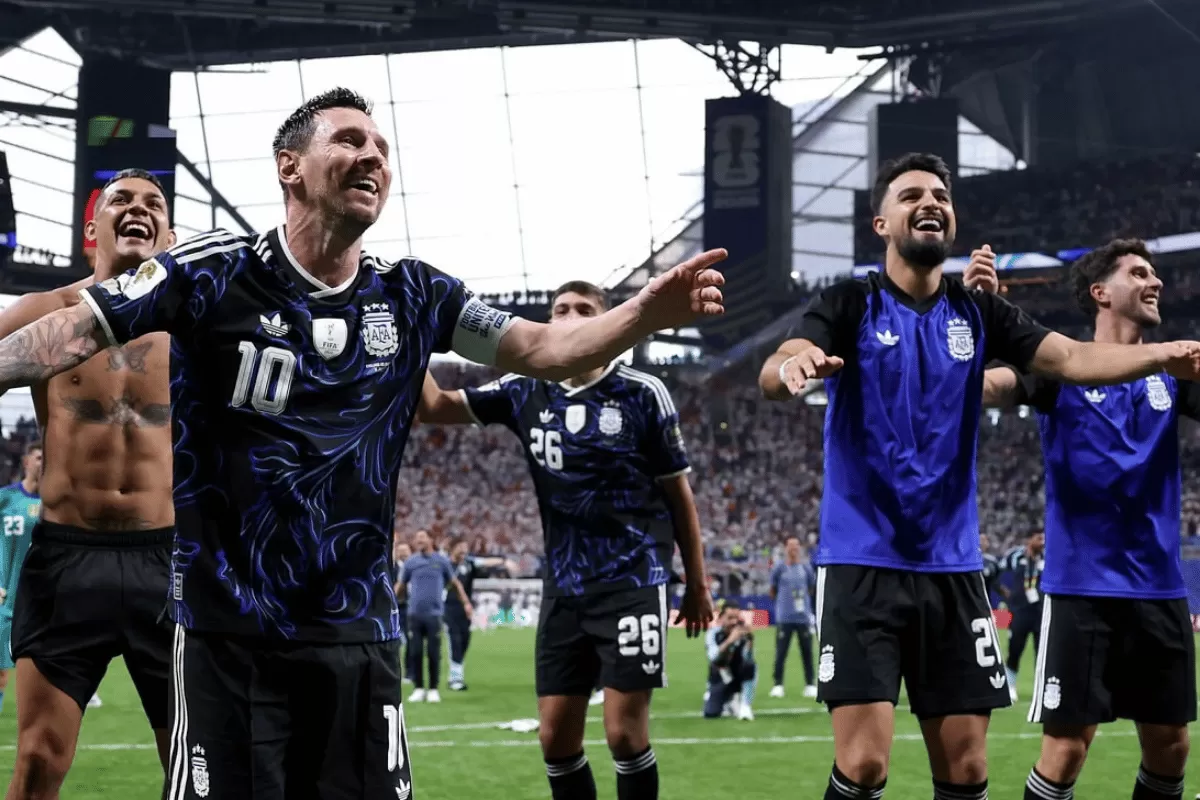 Argentina berhasil kalahkan Inggris di laga Semifinal Piala Dunia 2026 di Stadion Atlanta, Amerika Serikat, Kamis 16 Juli 2026. (Instagram/Afaseleccion)