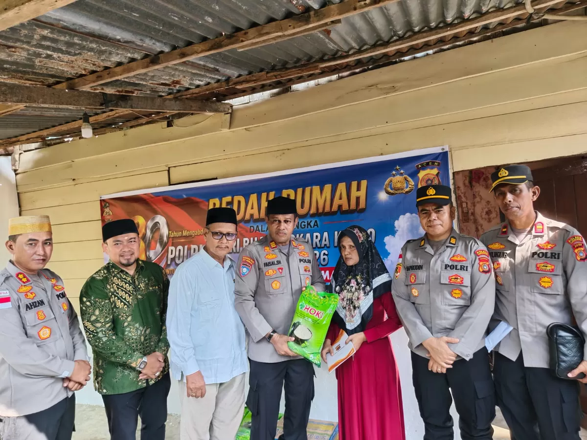 Penyerahan bantuan dilakukan Kapolres Lhokseumawe AKBP Dr. Ahzan, S.H., S.I.K., M.S.M., M.H., didampingi Kasat Binmas Polres Lhokseumawe AKP Faisal, S.H. (Abu Bangka) beserta jajaran Polres.  (Dok. Polres Lhokseumawe)