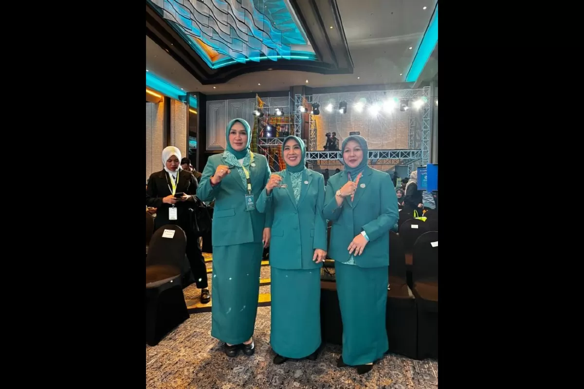 Foto bersama saat menghadiri Puncak Peringatan HKG PKK Nasional ke-54 Tahun 2026, di Hotel Claro, Kota Makassar, Provinsi Sulawesi Selatan, Sabtu (11/7/2026). (Dok. PROKOPIM PEMKAB ACEH BESAR)