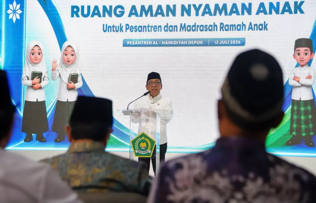 Menko PMK Pratikno memberikan arahan dalam peluncuran Gernas RANA di Satuan Pendidikan Keagamaan, Depok, Minggu (12/7/2026). (Dok. Kemenag RI)
