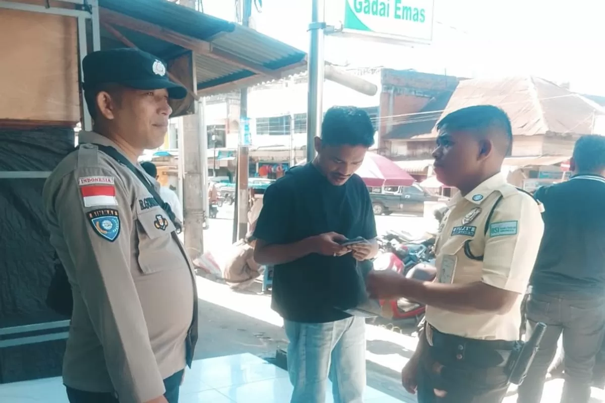 Personel Polsek Bandar melaksanakan patroli dialogis dengan menyasar kawasan pusat ekonomi serta sejumlah kampung di wilayah Kecamatan Bandar, Kabupaten Bener Meriah. Senin, 13 Juli 2026. (Dok. Polres Bener Meriah)