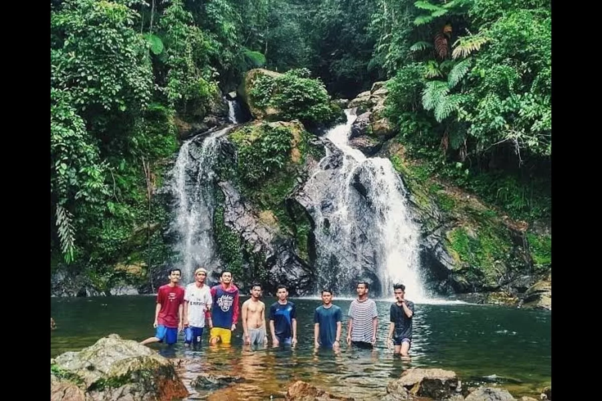 Penampakan Air Terjun Terujak berada di Desa Terujak, Kecamatan Serba Jadi atau Lokop, tepat di kawasan Hutan Lindung Leuser. (Dok. Pemkab Aceh Timur)