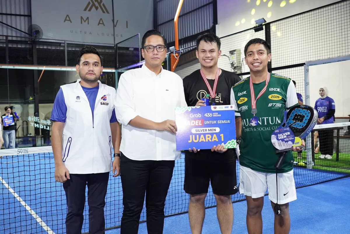 Rico Waas saat menutup sekaligus menyerahkan hadiah kepada para pemenang Turnamen Padel. (Dok. Pemko Medan)
