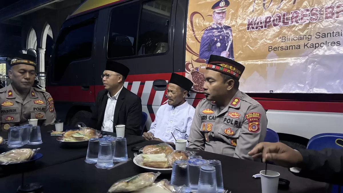 Kapolres Bener Meriah AKBP Aris Cai berdialog dengan warga lewat ngopi bareng, Selasa, 14 Juli 2026. (Dok. Polres Bener Meriah)