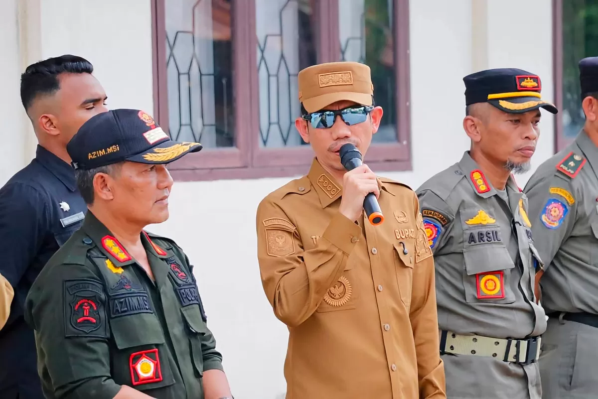 Bupati Aceh Barat melakukan inspeksi mendadak (sidak) ke Kantor Satpol PP Aceh Barat  (Dok. Facebook.com/Tarmizi-aceh)