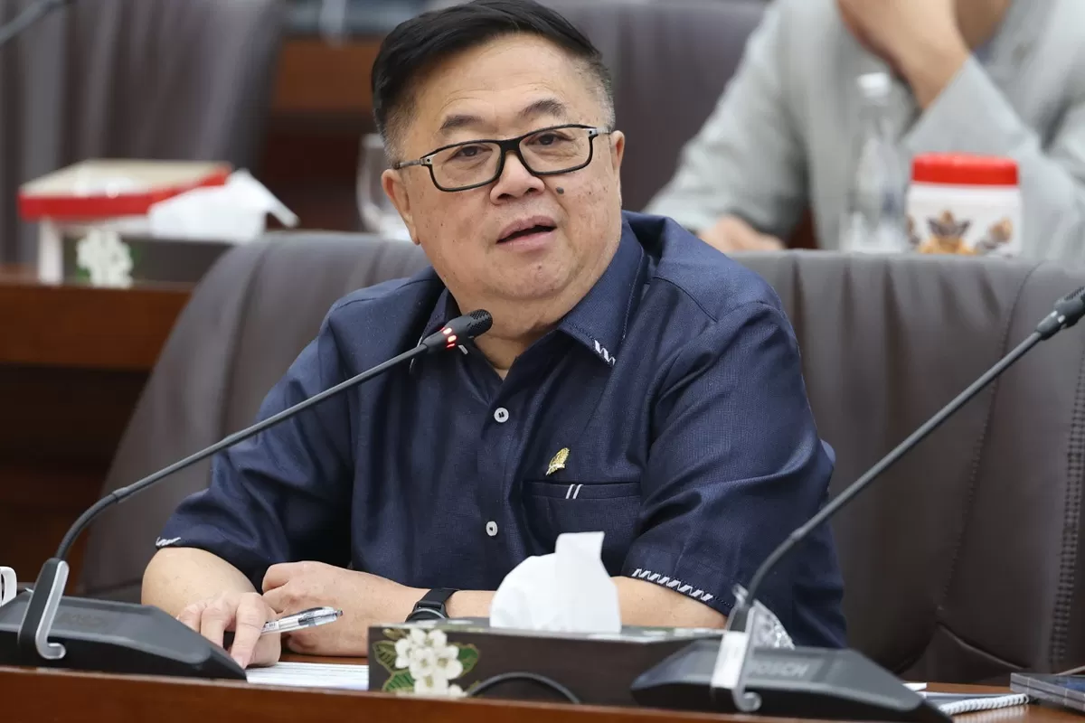 Anggota Komisi VI DPR RI Darmadi Durianto, dalam rapat kerja Komisi VI DPR RI bersama Menteri Koperasi di Kompleks Parlemen, Senayan, Jakarta, Rabu (15/7/2026).  (Dok. Parlementaria DPR (Septamares/Karisma))