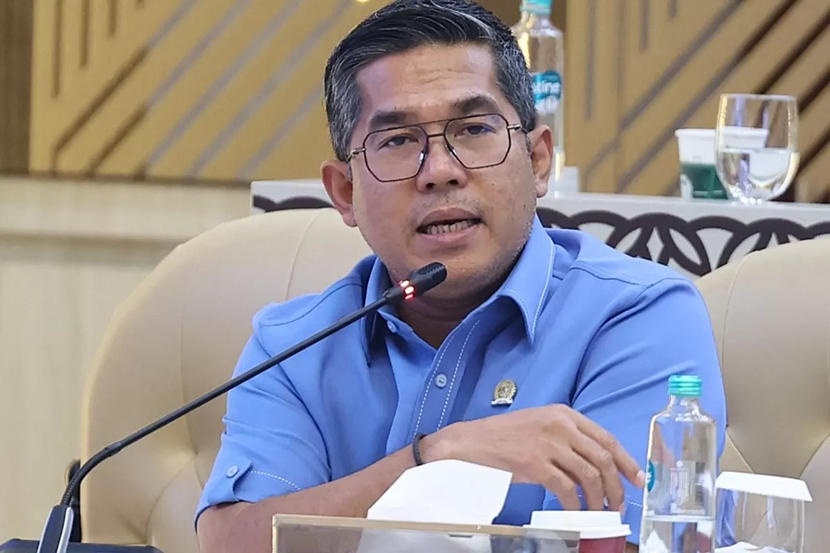 Anggota Komisi V DPR RI, Lokot Nasution dalam Rapat Dengar Pendapat (RDP) Komisi V DPR RI bersama Direktorat Jenderal Perhubungan Laut Kementerian Perhubungan di Gedung Nusantara, Senayan, Jakarta (Dok. Parlementaria DPR)