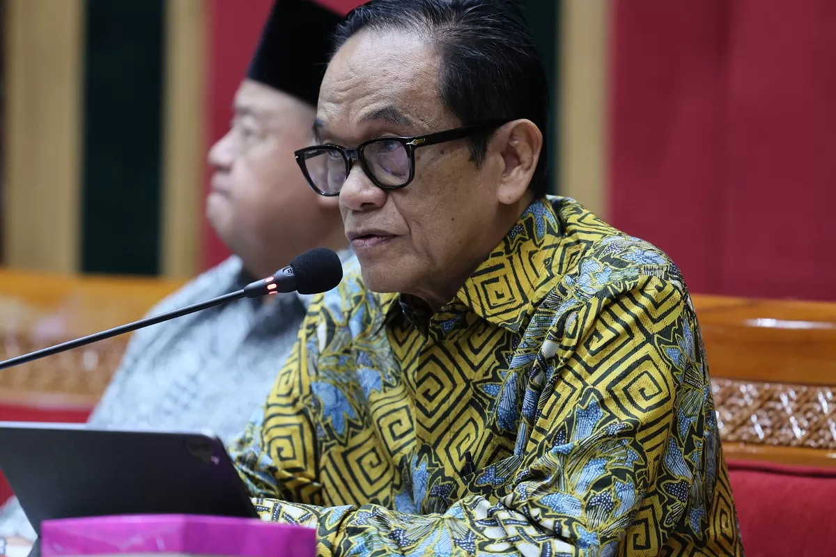 Anggota Komisi X DPR RI La Tinro La Tunrung dalam Rapat Kerja Komisi X DPR RI dengan Mendikdasmen RI yang membahas LKPP APBN Tahun Anggaran 2025 di Kompleks Parlemen, Senayan, Jakarta, Rabu(15/7/2026) (Dok. Parlementaria DPR (Tari/Andri))