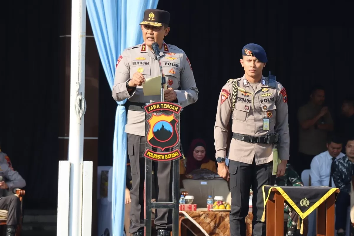 Kapolda Jawa Tengah Irjen Pol Ribut Hari Wibowo dalam upacara di halaman Polresta Batang, Kamis (16/7/2026) (Dok. Promedia)