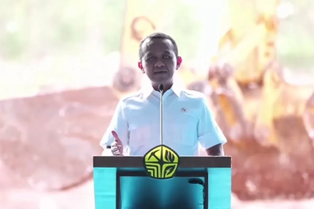 Menteri ESDMbRI Bahlil saat Vidcon Groundbreaking Proyek Strategis Nasional Liquefied Natural Gas (LNG), 16 Juli 2026   (Dok. BAKOM RI)