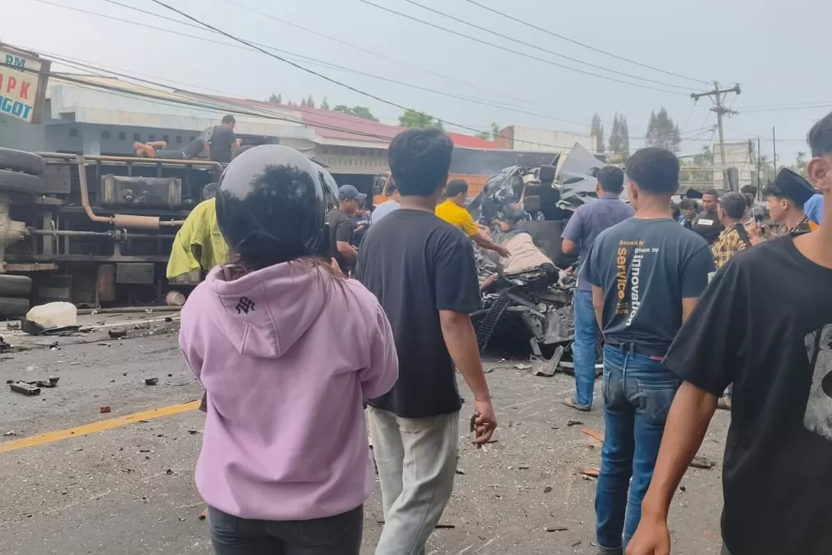 Tabrakan Beruntun di Sibolangit, Jumat (17/07/2026). (Dok.Promedia)