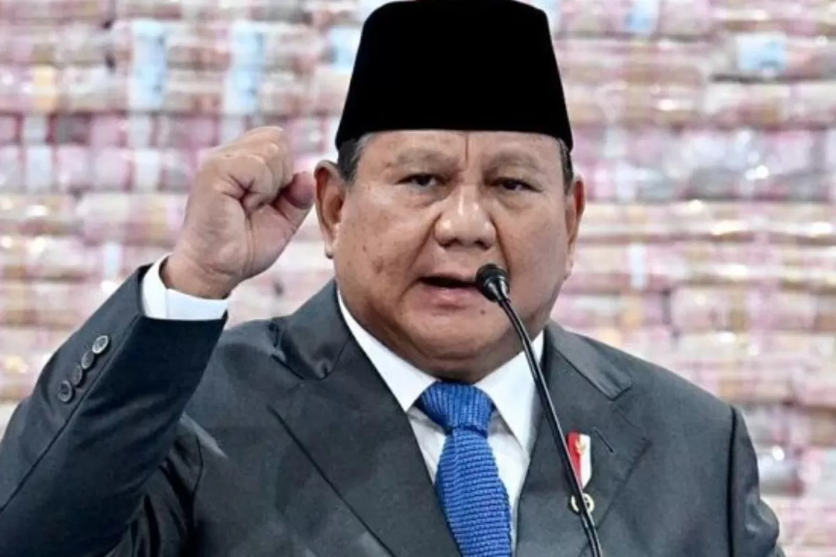 Presiden RI, Prabowo Subianto menegaskan tidak akan menoleransi pejabat yang digaji oleh rakyat, tetapi justru membuat kebijakan yang merugikan masyarakat.  (Dok. Gerindra)