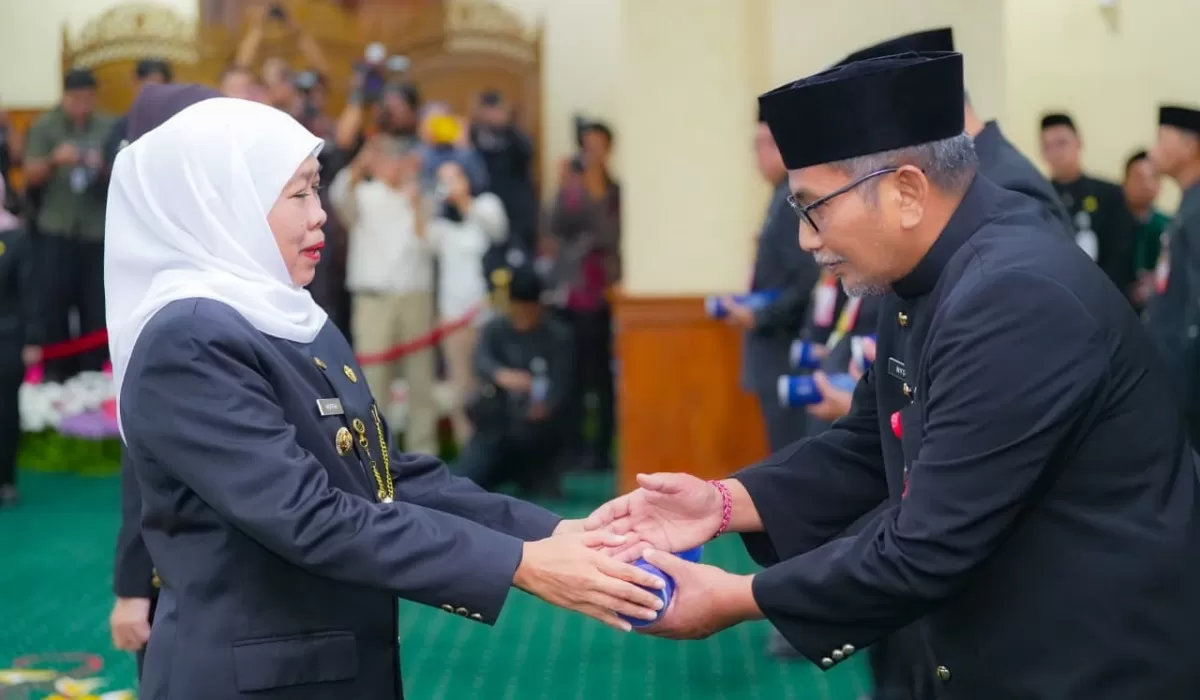 Foto: Khofifah Indar Parawansa melantik enam Pejabat Pimpinan Tinggi Pratama di Gedung Negara Grahadi, Surabaya.