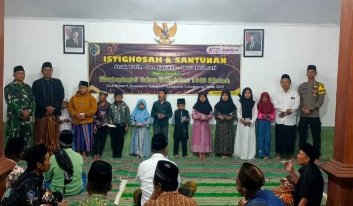 Foto: Kepala Desa Rejosari Suddikan, S.H., berfoto bersama Muspika, Tiga Pilar, tokoh masyarakat, dan anak-anak yatim. 