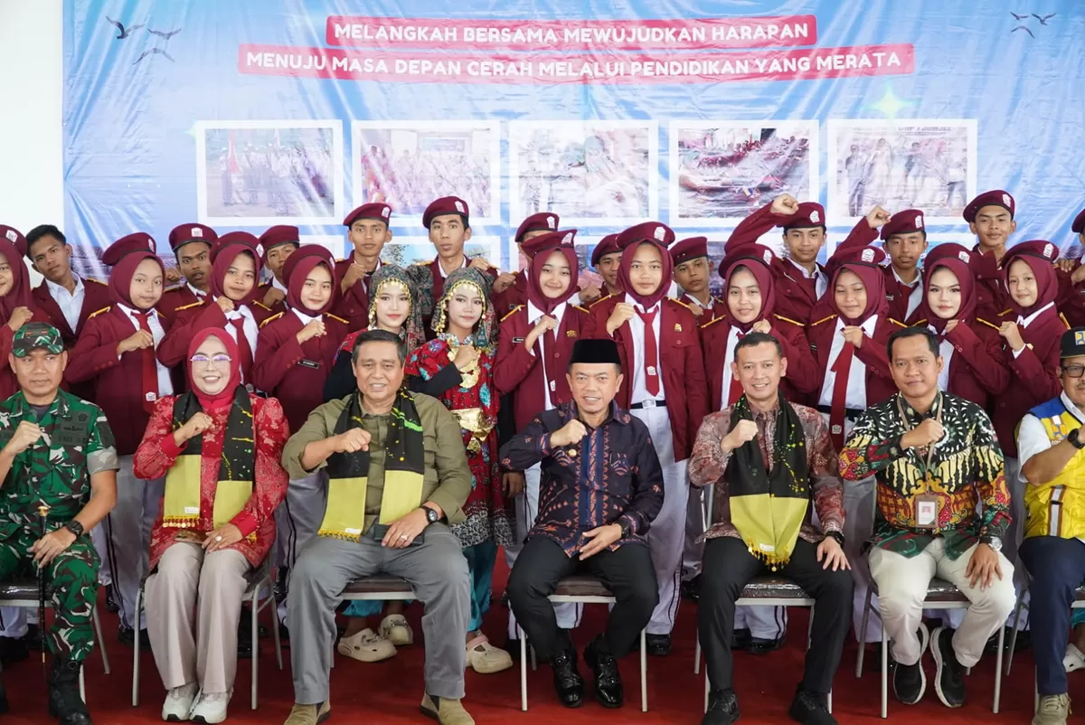 HBA menghadiri pembukaan Masa Pengenalan Lingkungan Sekolah (MPLS) di Sekolah Rakyat Terintegrasi (SRT) I Tanjab Timur. (Doc.Sudutjambi.com)