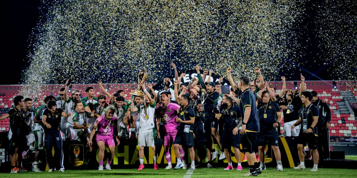 Persebaya berhasil meraih gelar juara Piala Presiden 2026 usai menaklukkan Persib Bandung melalui drama adu penalti. (Foto by : Persebaya)