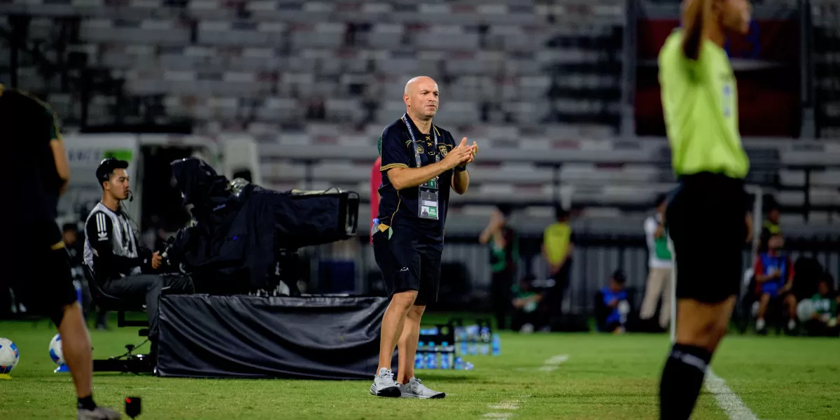 Bernardo Tavares bersyukur Persebaya sukses menjuarai Piala Presiden 2026 usai mengalahkan Persib Bandung.  (Foto by : Persebaya)