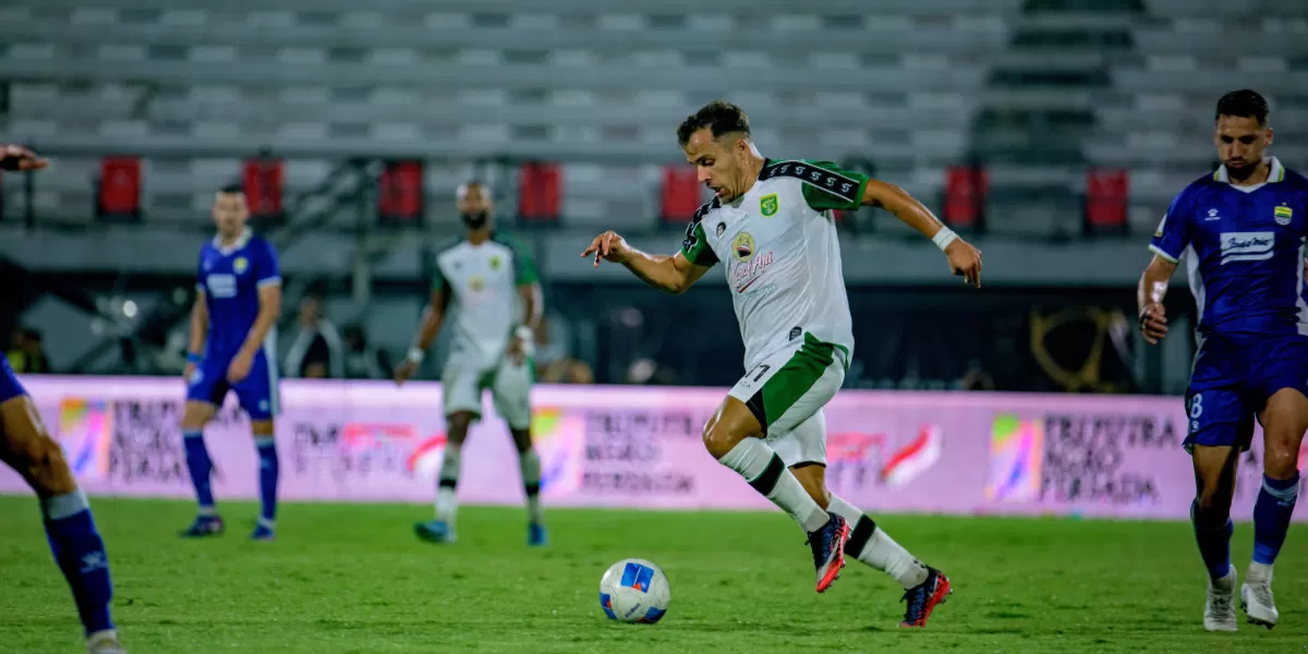 **Miguel Pereira menjadi salah satu pemain Persebaya dengan menit bermain terbanyak di Piala Presiden 2026. (Foto : Persebaya)
