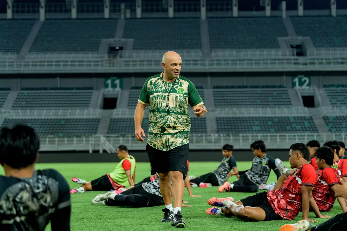 Bernardo Tavares memastikan Persebaya serius menghadapi Penang FC. (Foto : Persebaya)