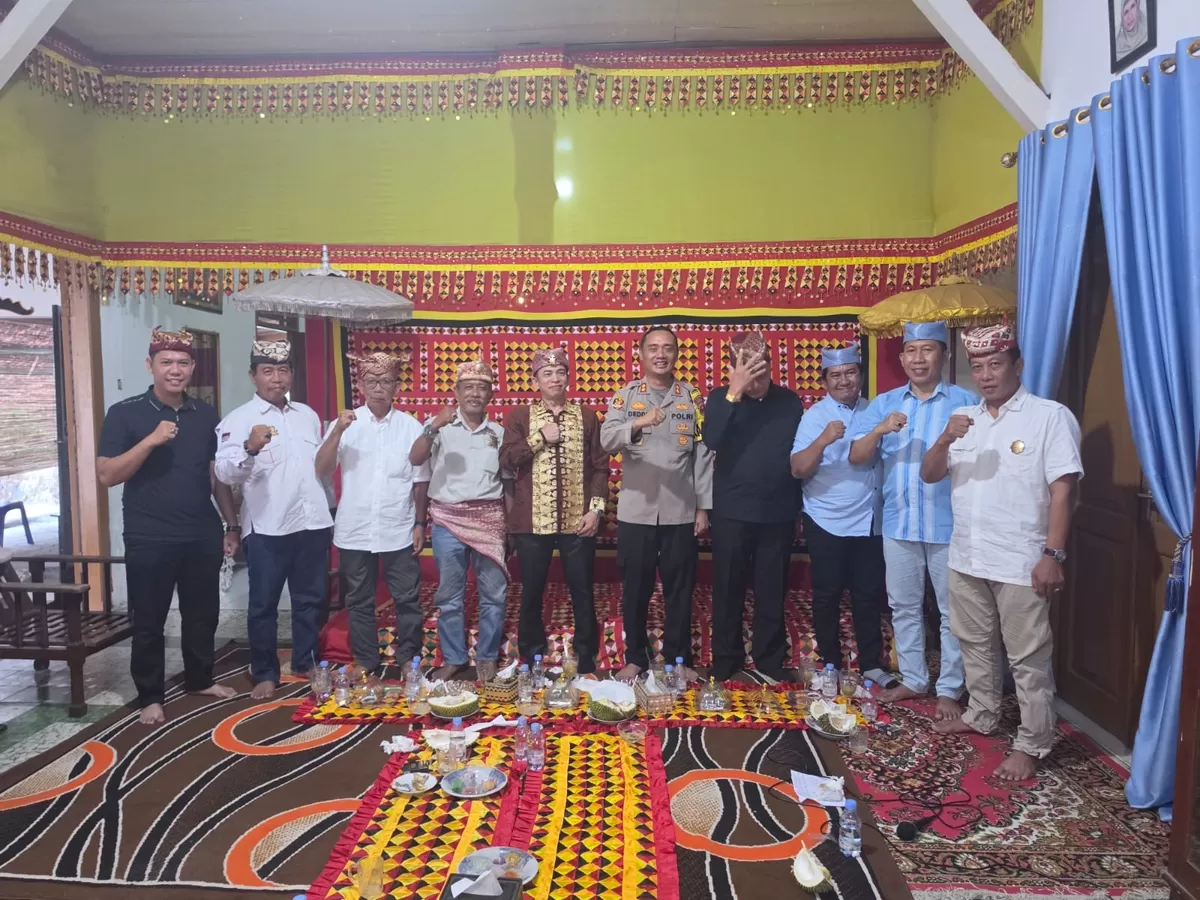 Foto istimewa: Kapolres Lampung Selatan Bersama Tokoh Adat Saibatin di Lamban Balak