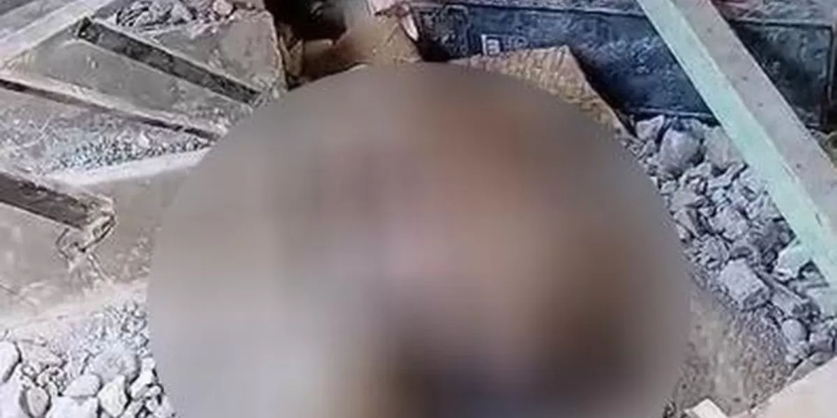 Tangkapan layar video yang memperlihatkan seorang perempuan di Manggarai Timur, NTT, ditemukan meninggal dunia setelah tertimbun reruntuhan rumah akibat gempa, Sabtu (15/8/2026). (Ist)