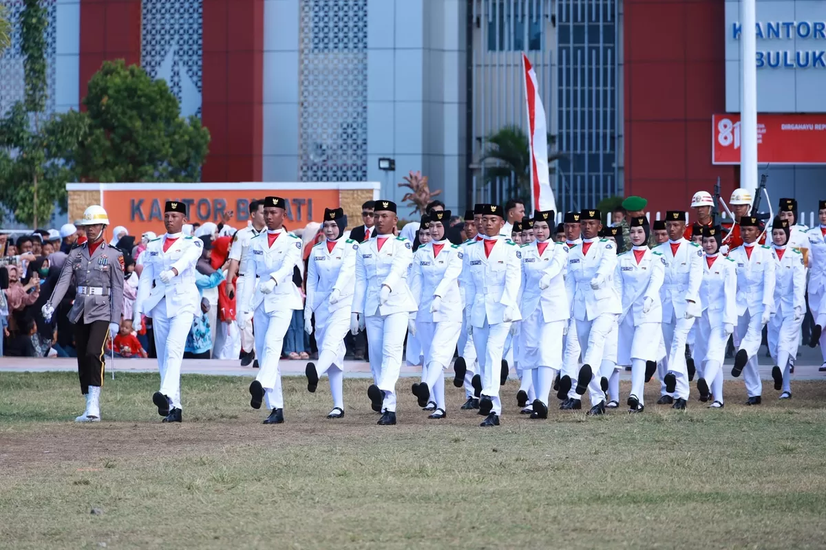 Paskibraka Kabupaten Bulukumba tampil dalam upacara peringatan detik-detik Proklamasi HUT ke-81 RI, dengan pembinaan Kesbangpol Bulukumba. (1st)