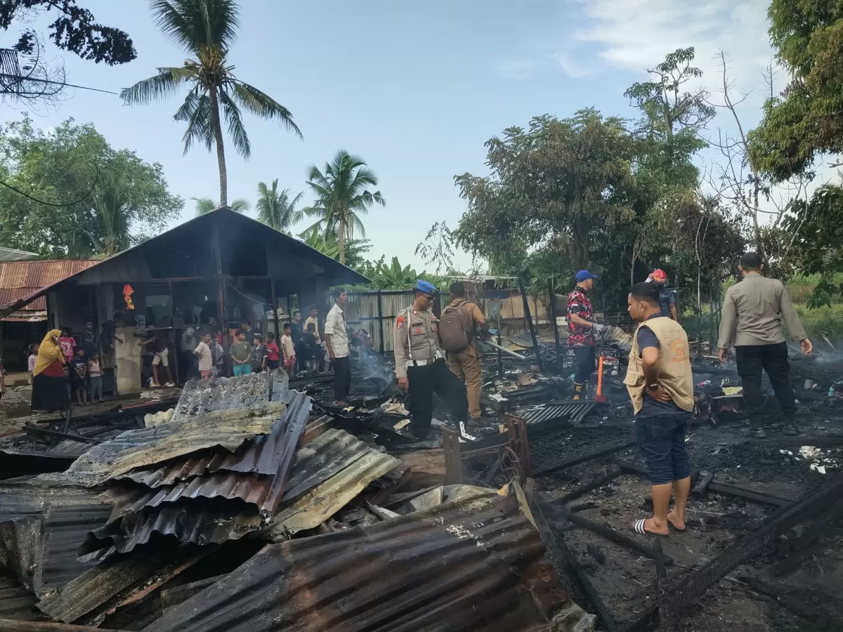 Dua Rumah Kayu di Uteun Bayi Lhokseumawe Terbakar