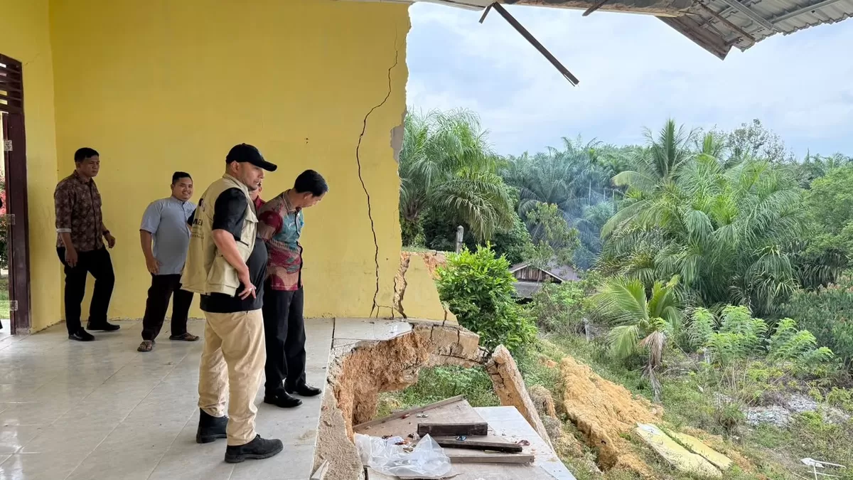 Tim Satgas PRR meninjau sekolah terdampak bencana di Kabupaten Aceh Singkil, Aceh.