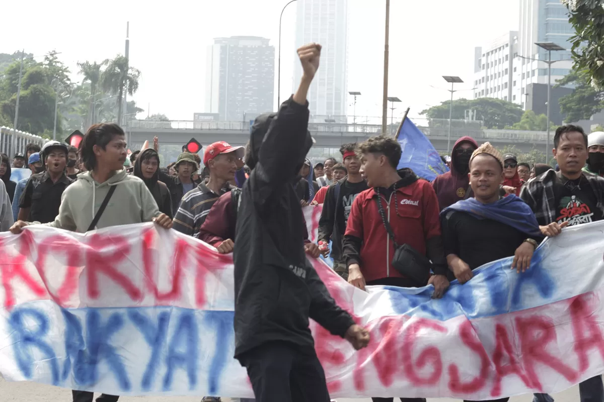 Aksi demonstrasi di depan Gedung DPR RI pada Kamis (27/8/2026) tidak hanya menjadi persoalan politik dan hukum.(Foto: Edwin Budiarso).