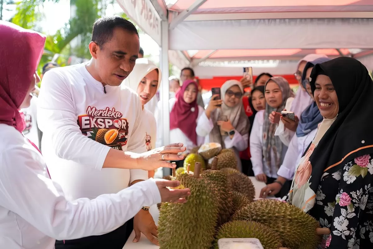 Gubernur Sulawesi Tengah, Anwar Hafid menghadiri kegiatan &ldquo;Berani Merdeka Ekspor Durian. (Instagram:/anwar hafid)
