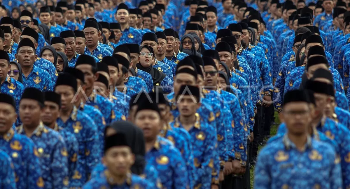 Pemerintah dan DPR sepakat membuka jalur guru PPPK penuh waktu menjadi PNS serta mengalihkan status kepegawaian menjadi pegawai pusat.