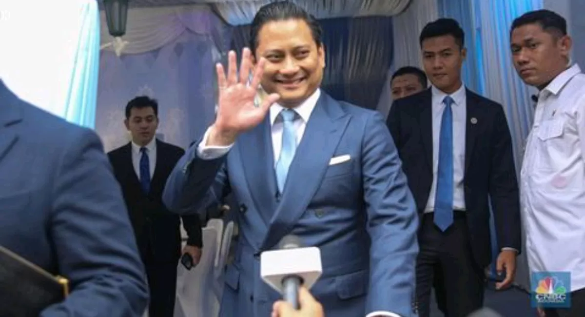 Foto: Thomas Djiwandono usai dilantik sebagai Deputi Gubernur Bank Indonesia di gedung Mahkamah Agung, Jakarta, Senin (9/2/2026). (CNBC Indonesia/Faisal Rahman) 