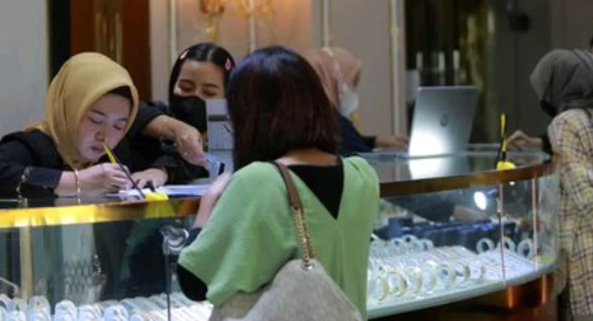 Pasar logam mulia Tanah Air menutup pekan ini dengan sinyal positif. Harga emas batangan yang ditawarkan melalui Galeri 24 milik PT Pegadaian (Persero) terpantau menguat serentak. 