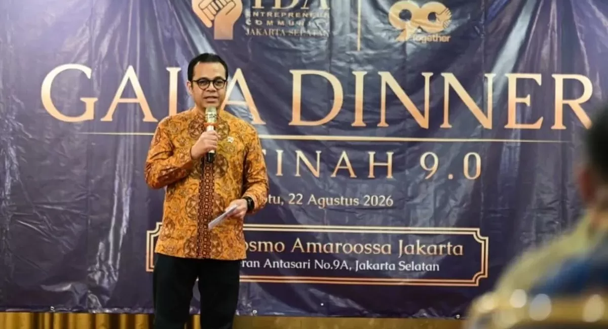 Wakil Menteri Komunikasi dan Digital (Wamenkomdigi) Nezar Patria memberikan sambutan dalam Gala Dinner dan Serah Terima Amanah (SERTINAH) pengurus TDA Jakarta Selatan di Jakarta Selatan. 