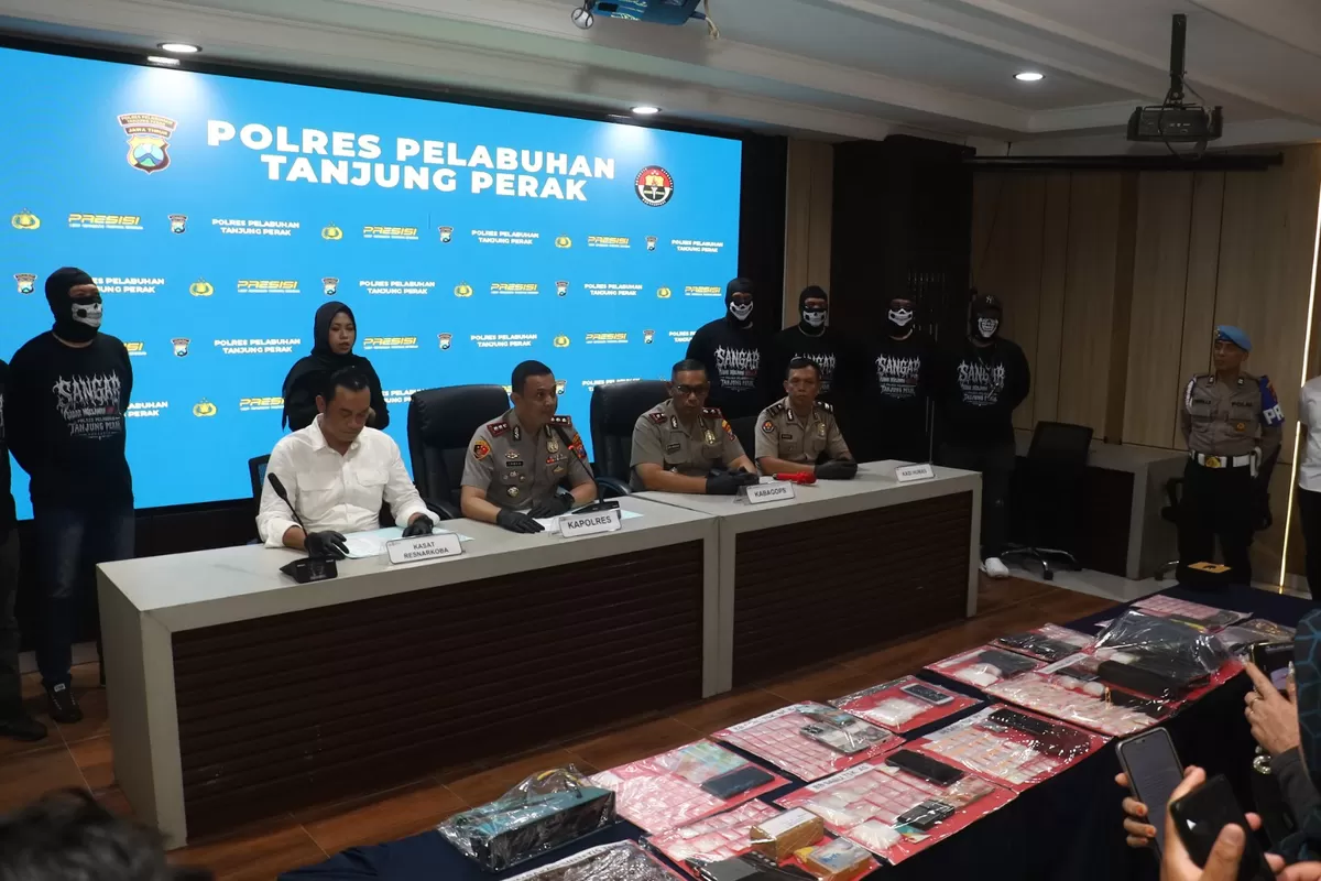 Ungkap kasus narkotika dalam Operasi Tumpas Narkoba Semeru 2026 Polres Pelabuhan Tanjung Perak Surabaya, Senin (24/8/26). (Bongky Handoyo )